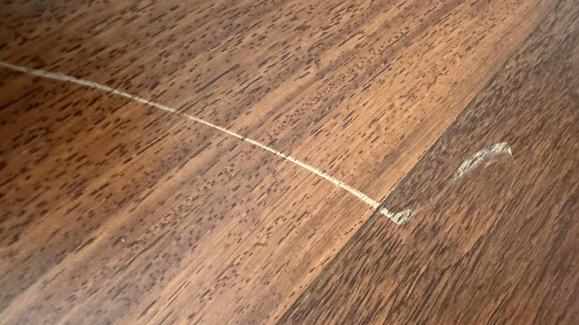 رفع خط و خش پارکت چوبی و لمینت با روشهای خانگی و حرفهای